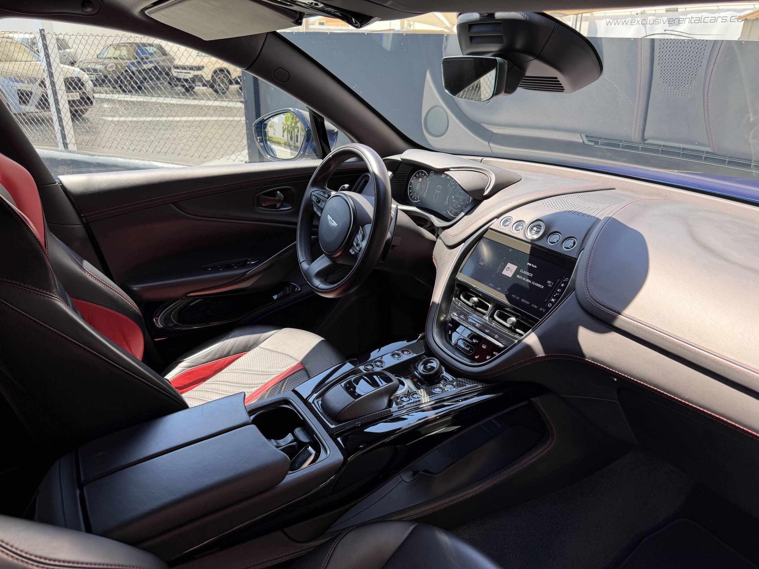 aston martin dbx 707